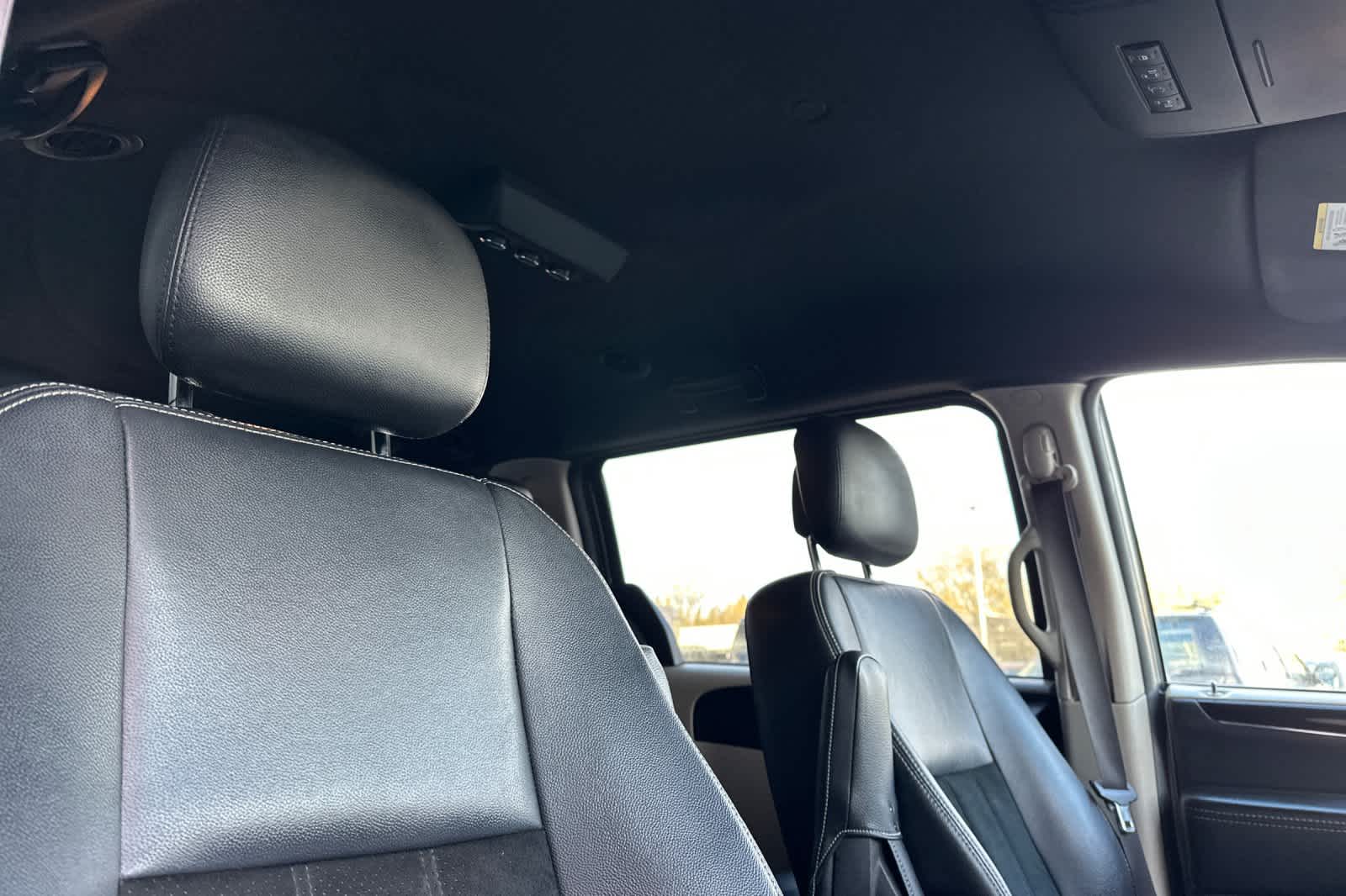 Thumbnail: 2017 Dodge Grand Caravan - 18