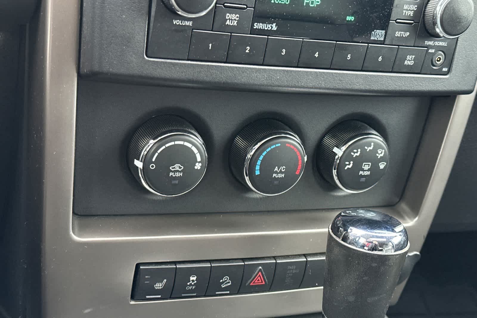 Thumbnail: 2012 Jeep Liberty - 19