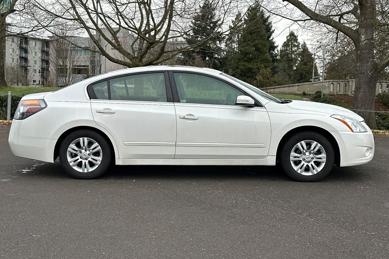 Thumbnail: 2010 Nissan Altima - 8