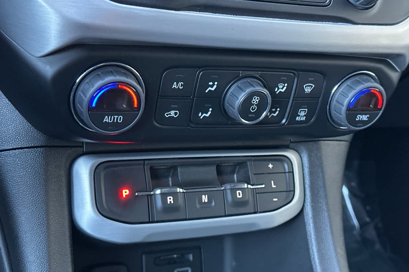 2023 GMC Acadia SLT 21