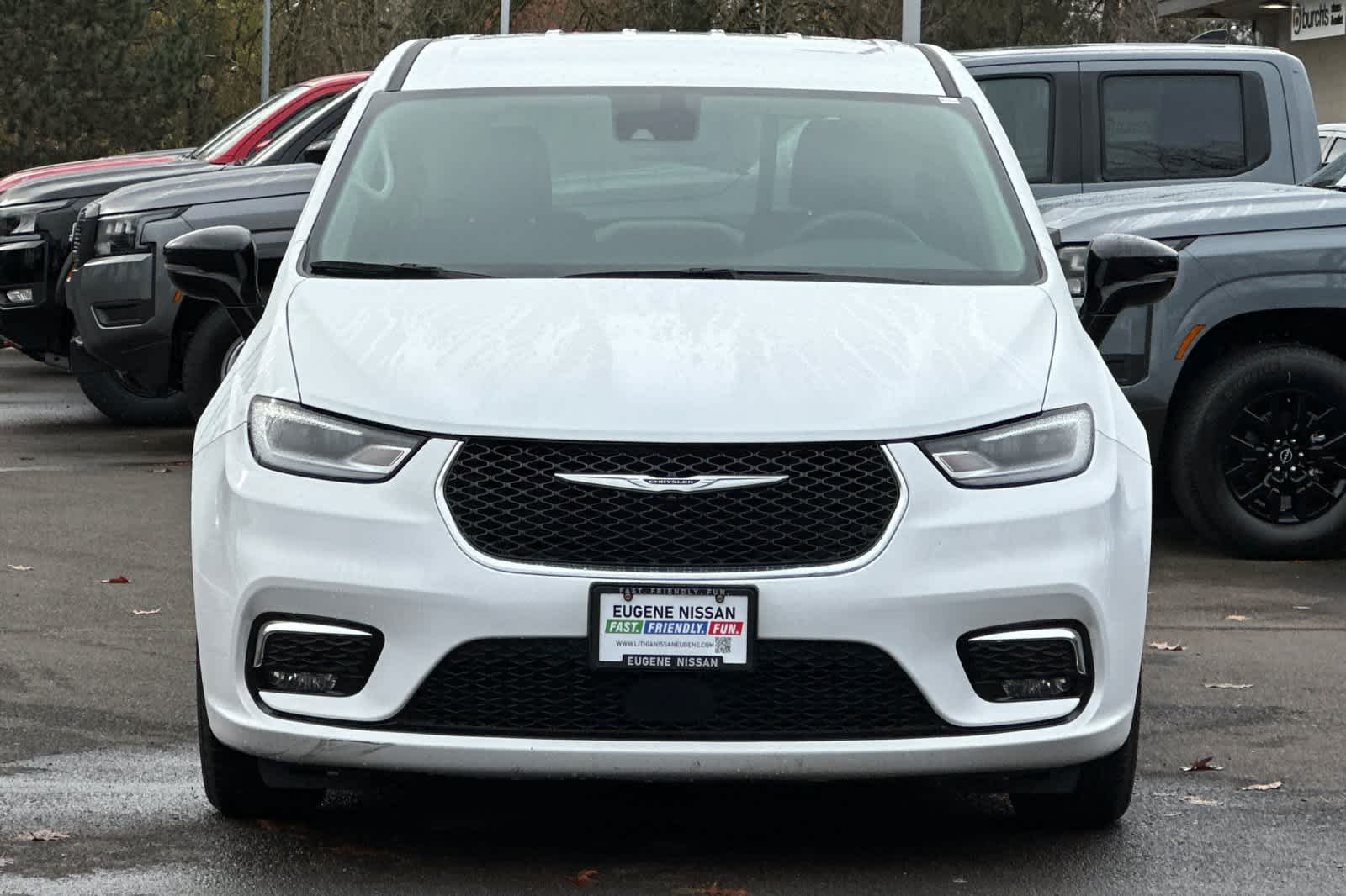 Thumbnail: 2024 Chrysler Pacifica - 10