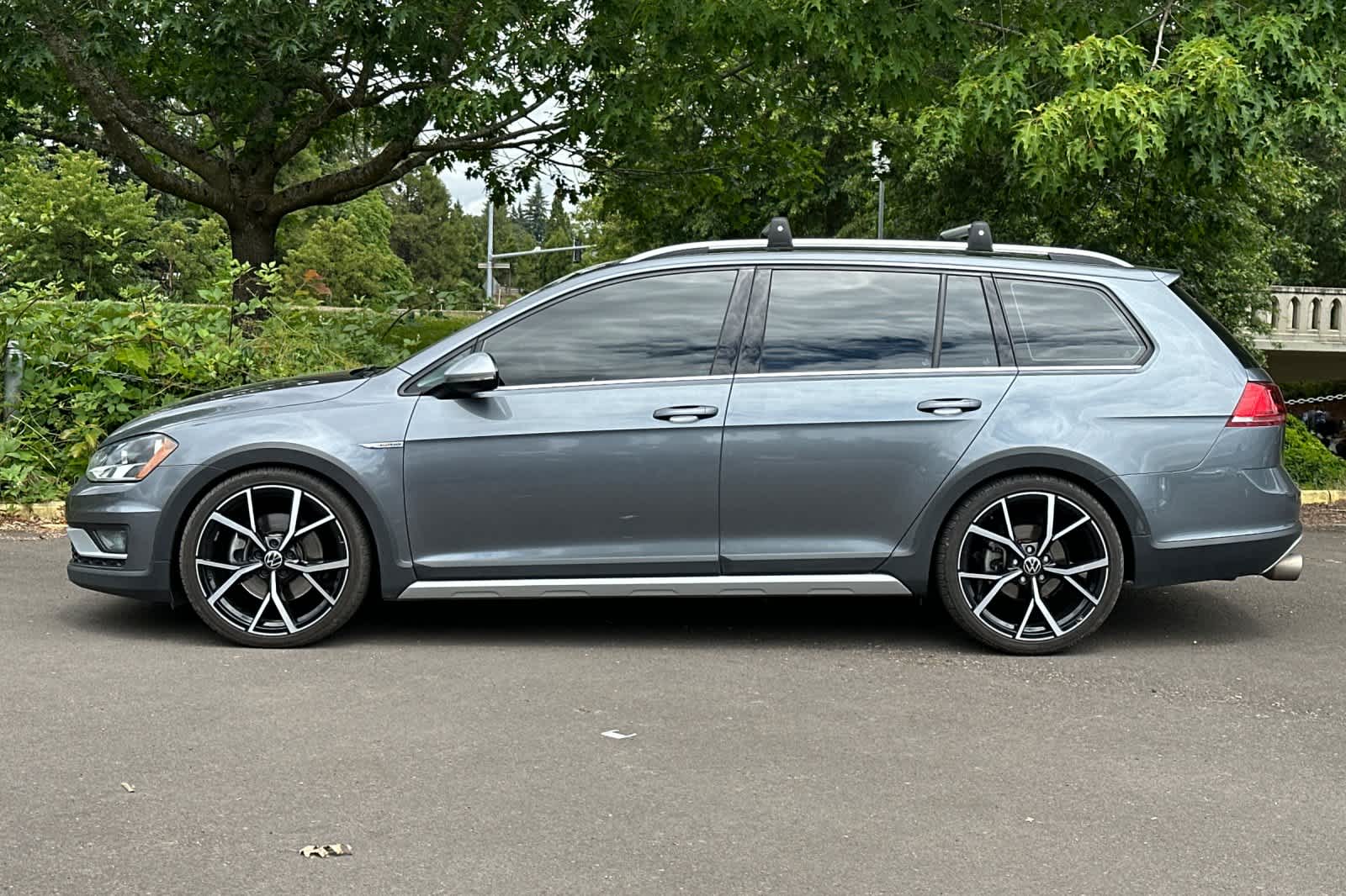 Thumbnail: 2017 Volkswagen Golf - 4