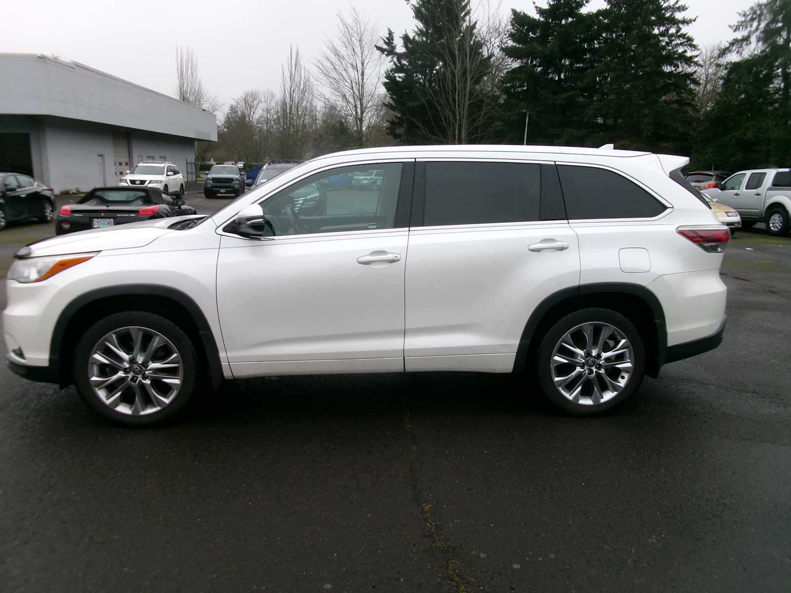 Thumbnail: 2015 Toyota Highlander - 2