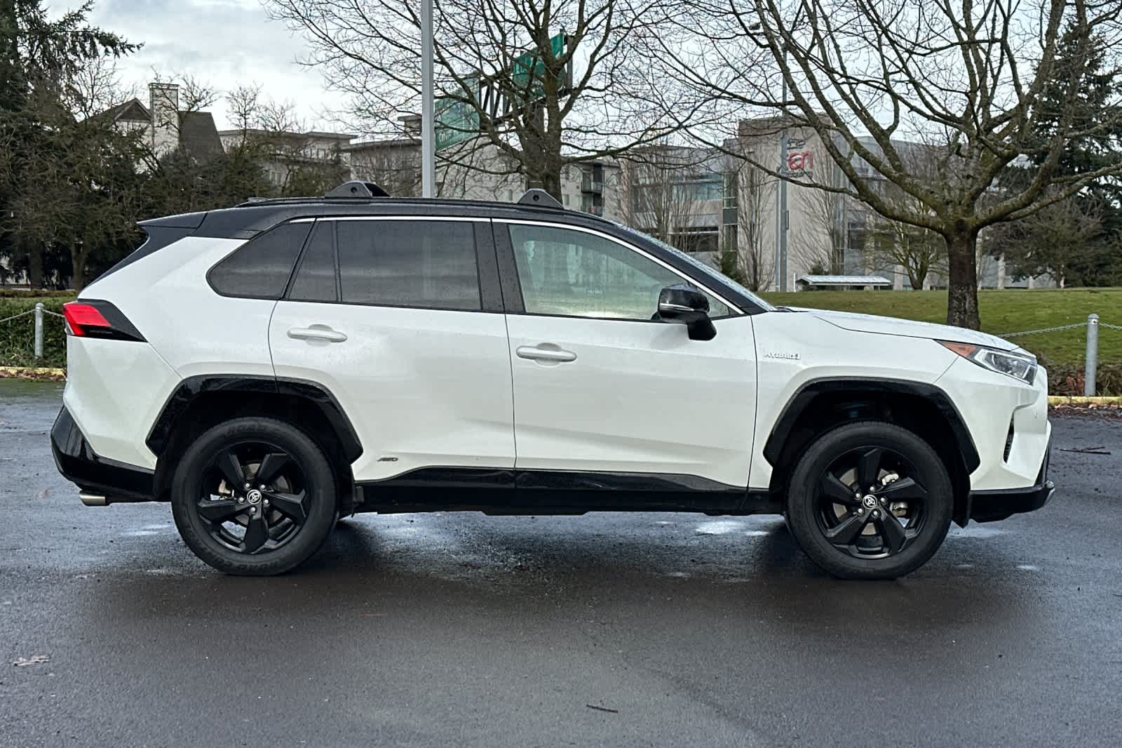 Thumbnail: 2021 Toyota RAV4 - 8