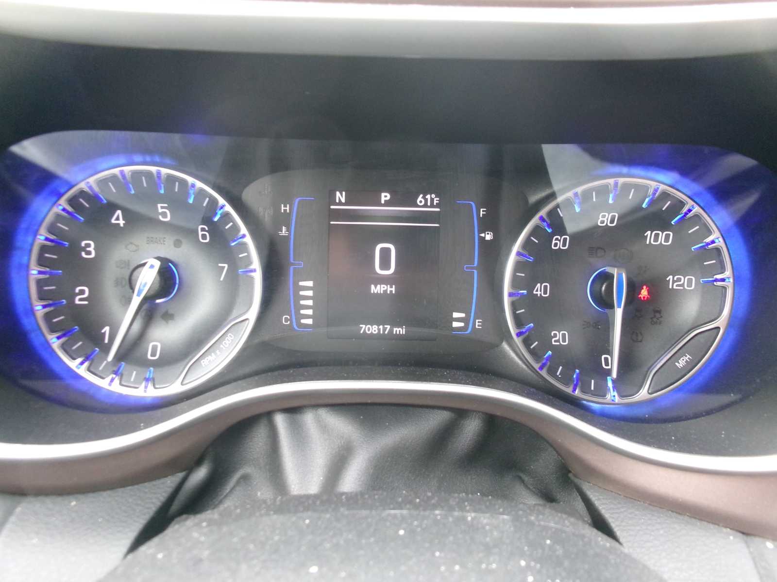 2022 Chrysler Voyager LX 10