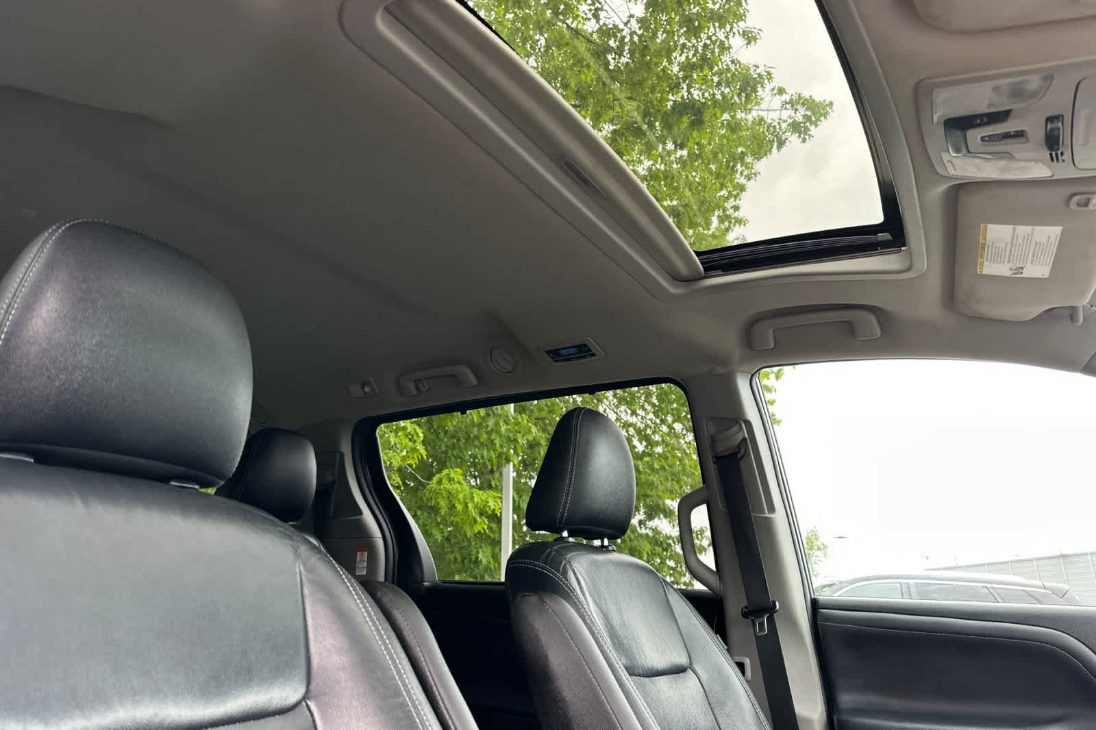 Thumbnail: 2015 Toyota Sienna - 18