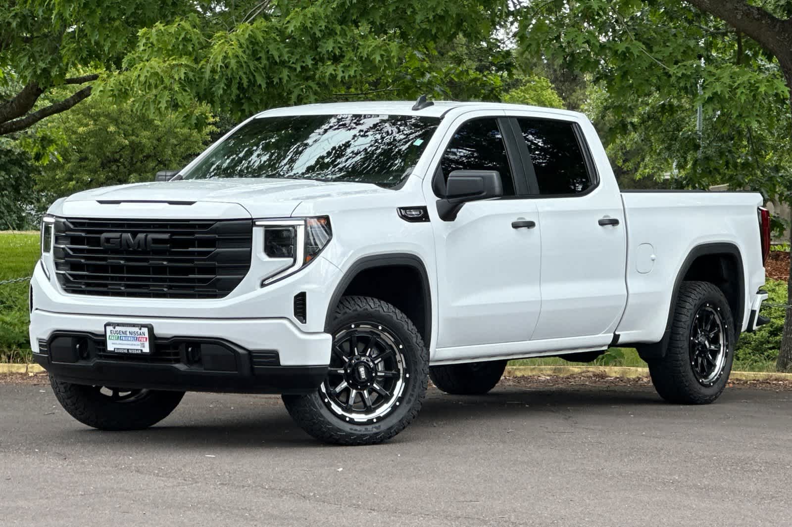 2024 GMC Sierra 4WD Crew Cab Short Box Pro's photo