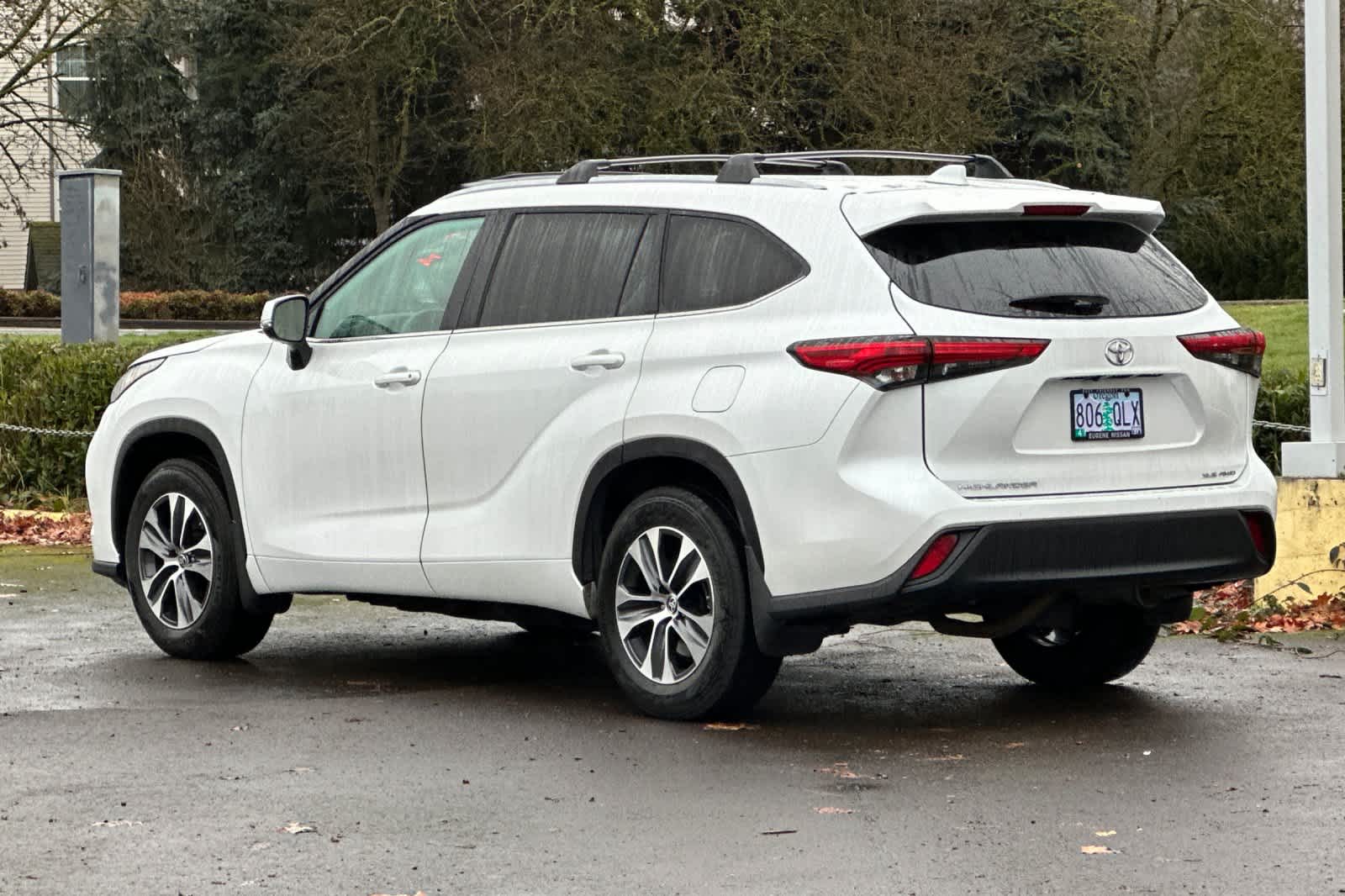 Thumbnail: 2023 Toyota Highlander - 6