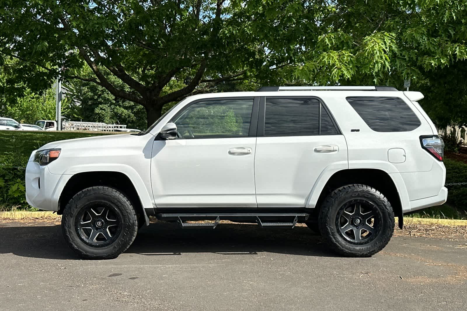 Thumbnail: 2019 Toyota 4Runner - 5