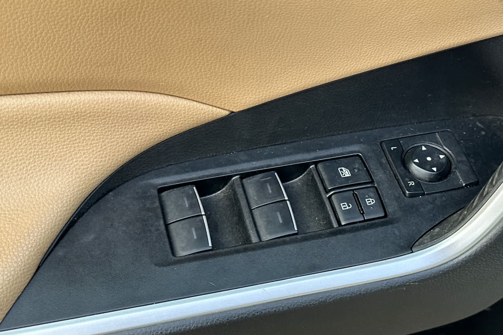 Thumbnail: 2022 Toyota RAV4 - 13