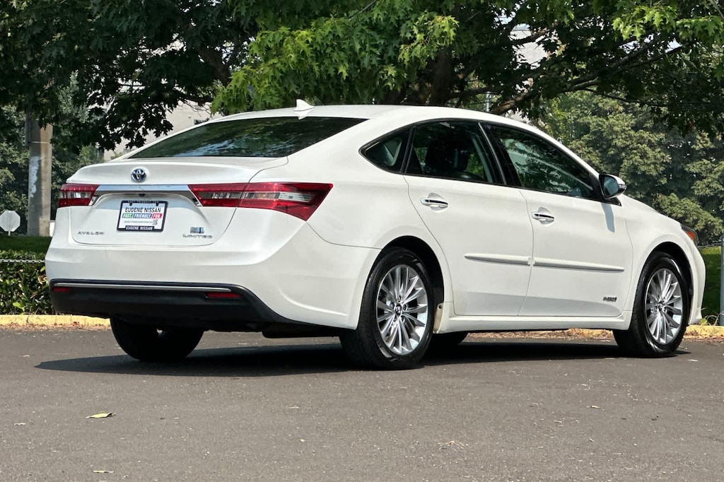 Used 2016 Toyota Avalon Hybrid Limited Sedan