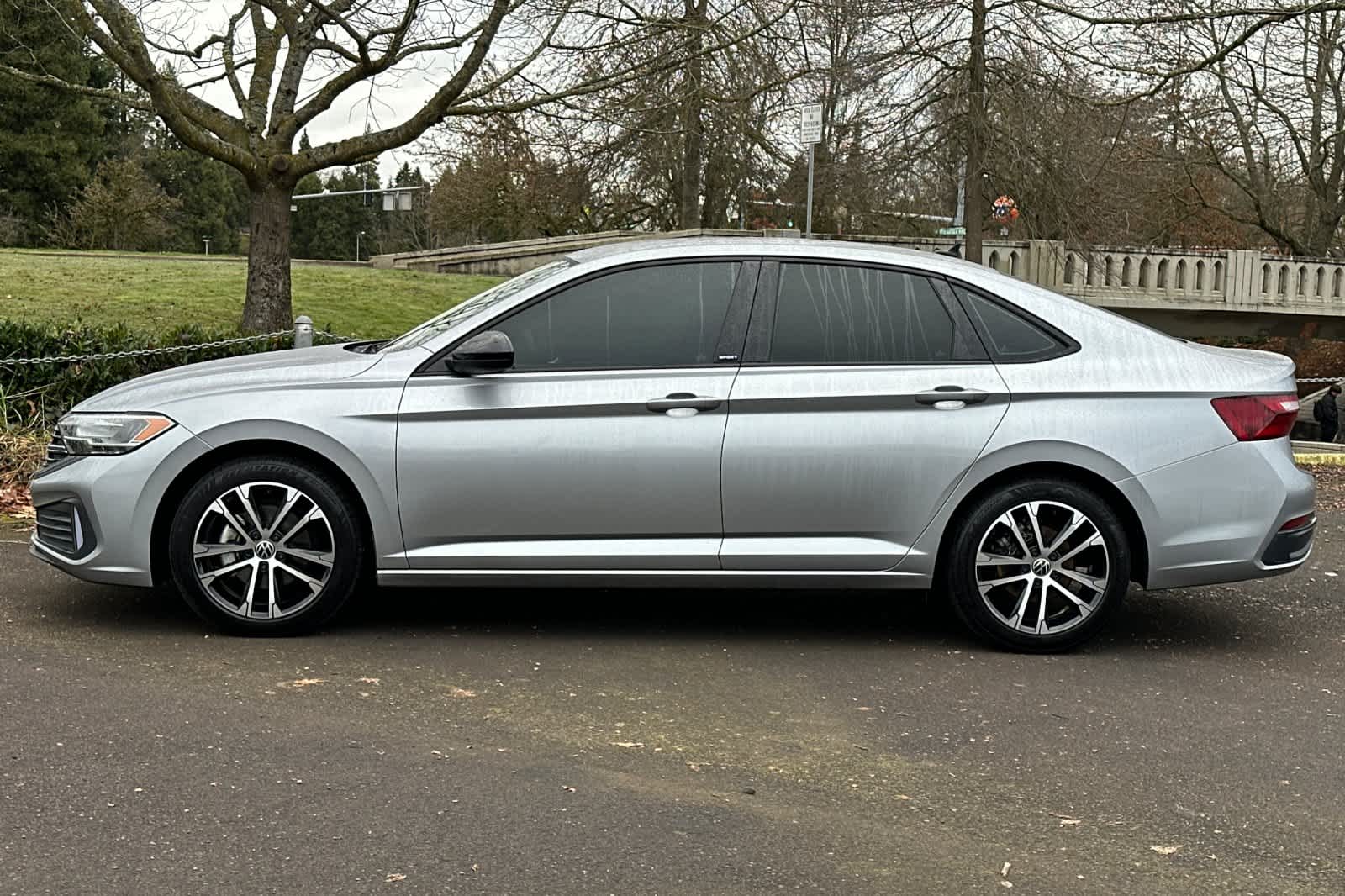 Thumbnail: 2023 Volkswagen Jetta - 5