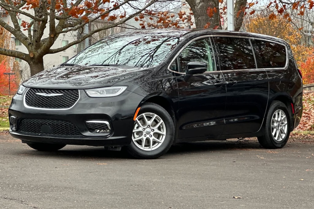 Used 2024 Chrysler Pacifica Touring L Van Passenger Van