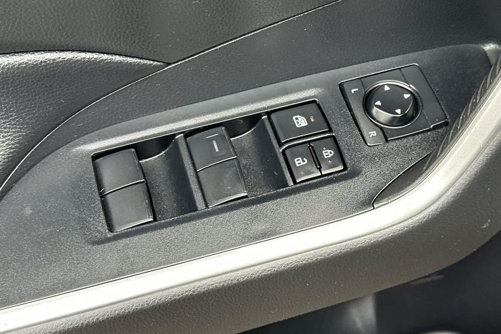 Thumbnail: 2022 Toyota RAV4 - 13