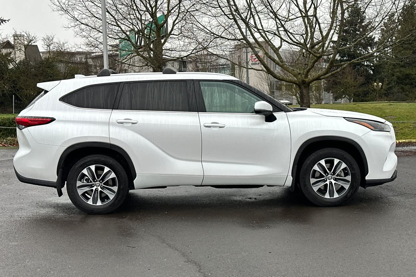 Thumbnail: 2023 Toyota Highlander - 8