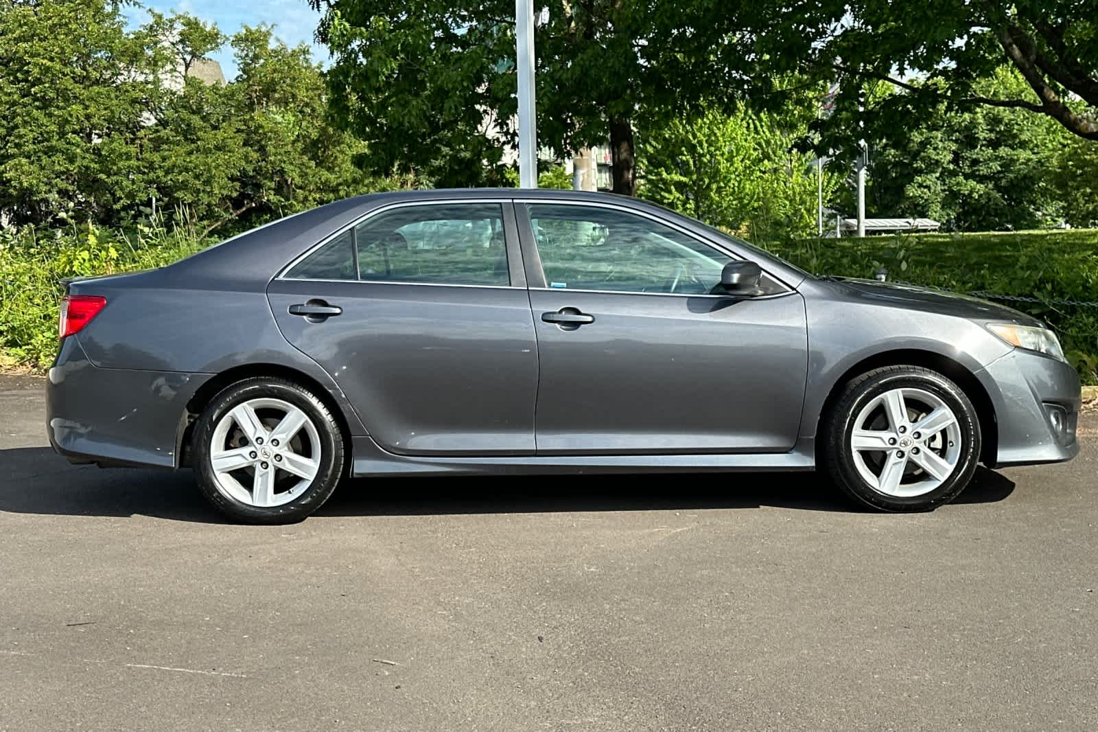 Thumbnail: 2013 Toyota Camry - 8