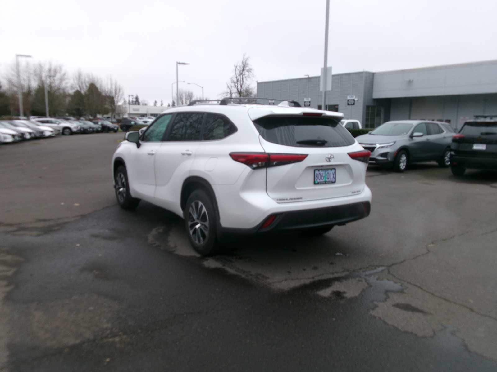 Thumbnail: 2023 Toyota Highlander - 3