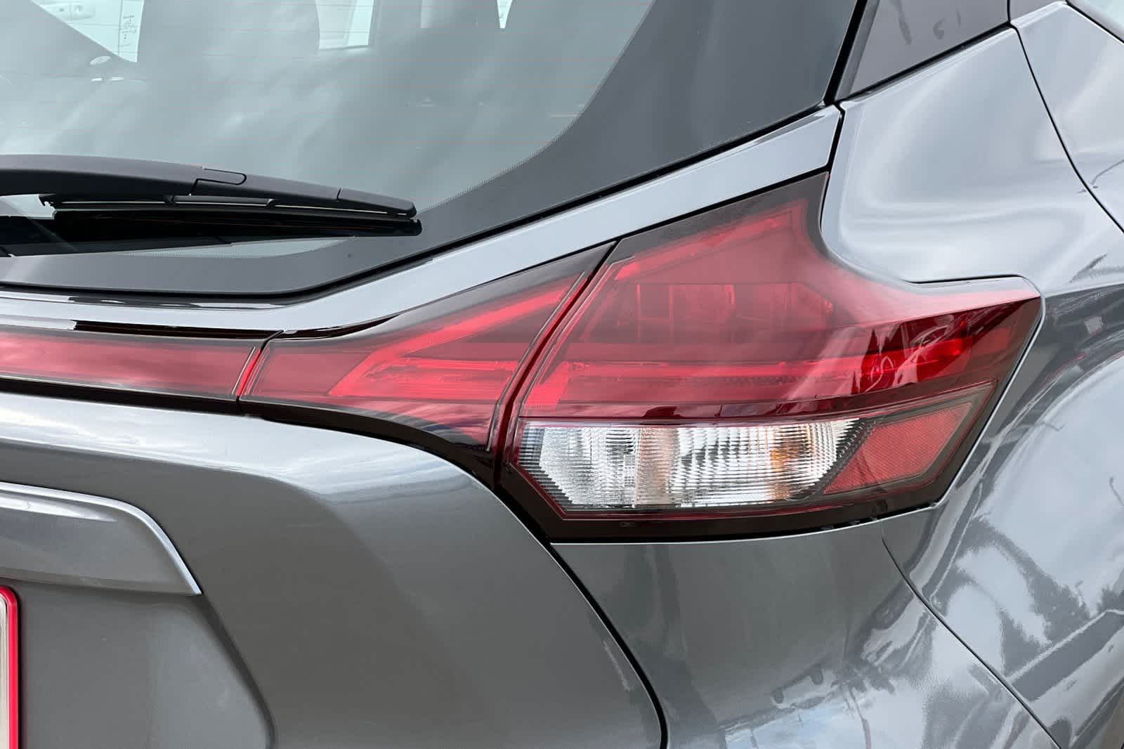 Thumbnail: 2025 Nissan Kicks - 25