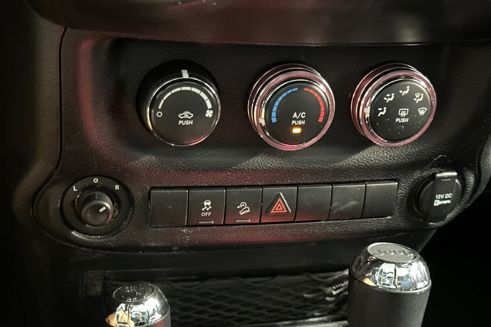 Thumbnail: 2017 Jeep Wrangler - 19