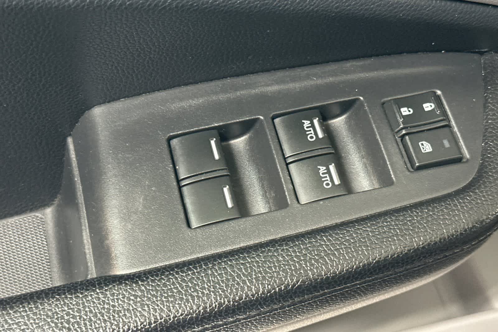 Thumbnail: 2017 Honda Pilot - 13