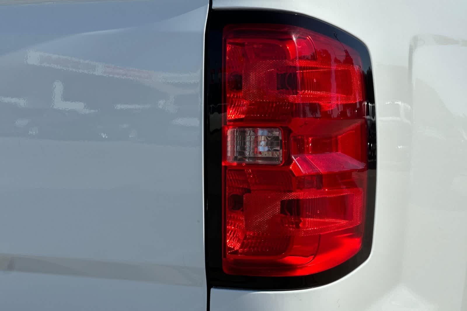 Thumbnail: 2018 Chevrolet Silverado 1500 - 25