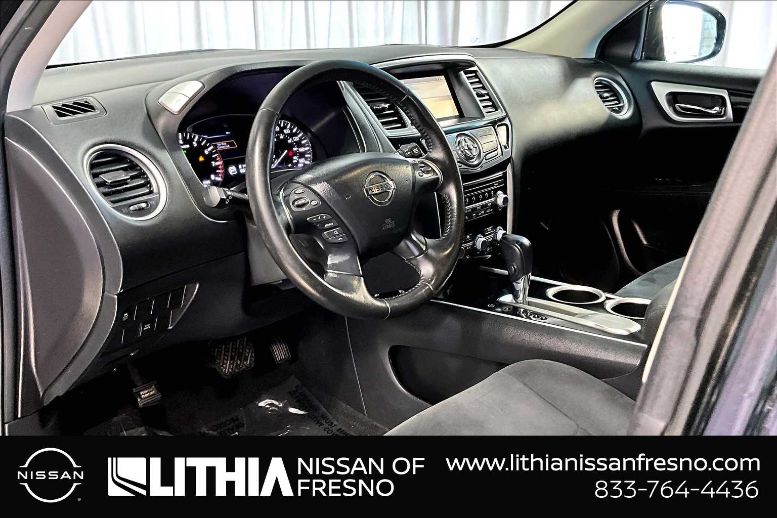 2014 Nissan Pathfinder SV 2