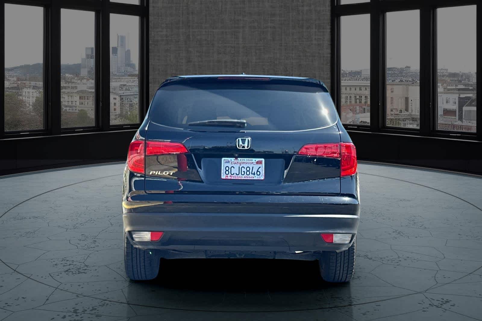 Thumbnail: 2017 Honda Pilot - 7