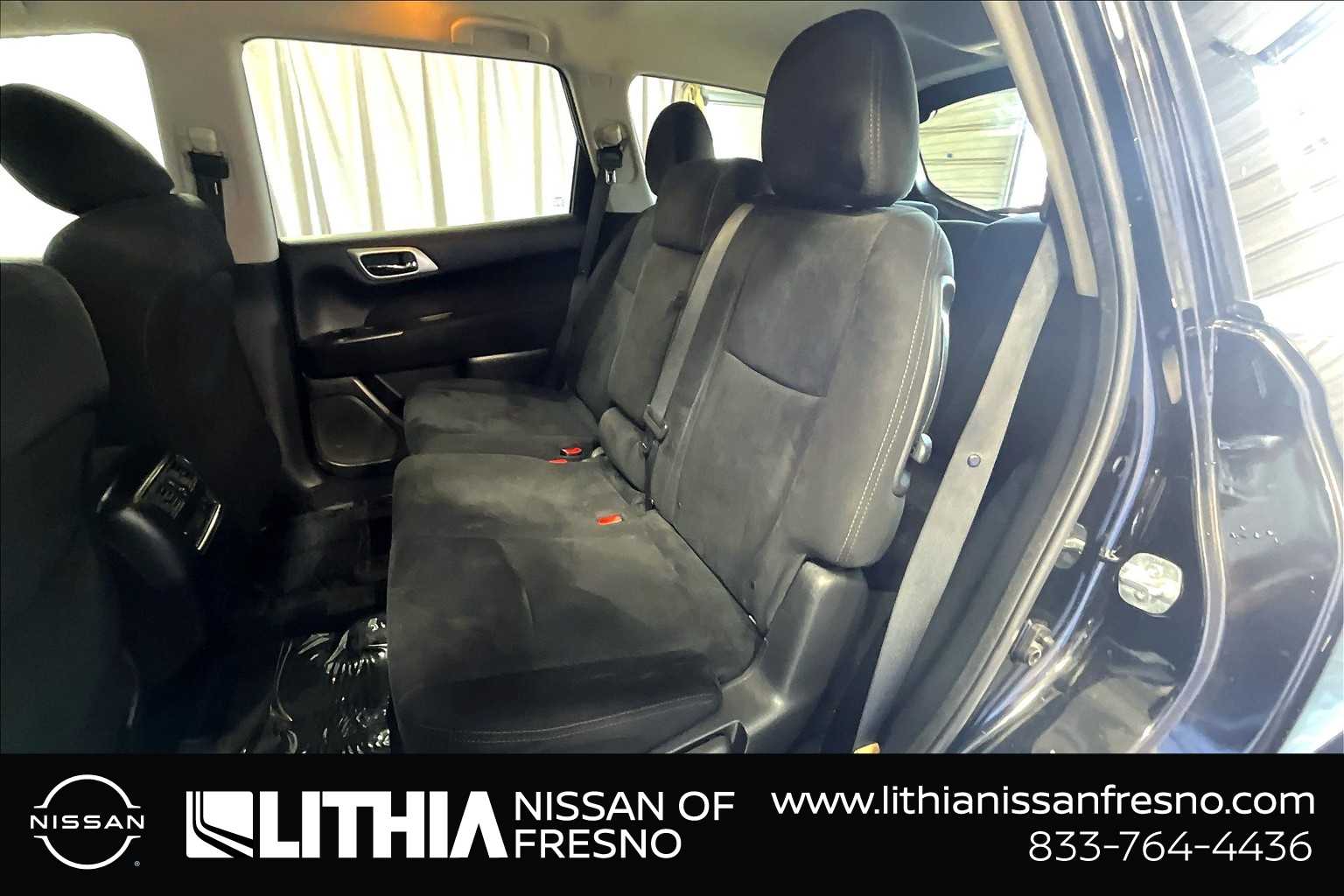 2014 Nissan Pathfinder SV 29