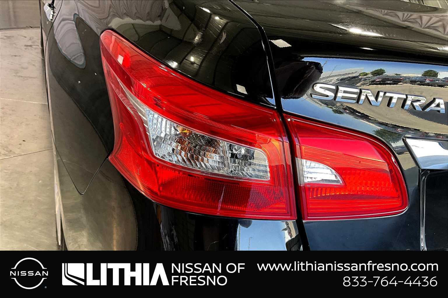 2016 Nissan Sentra SV 31