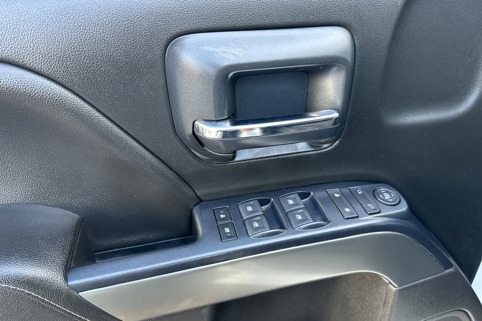 Thumbnail: 2018 Chevrolet Silverado 1500 - 12