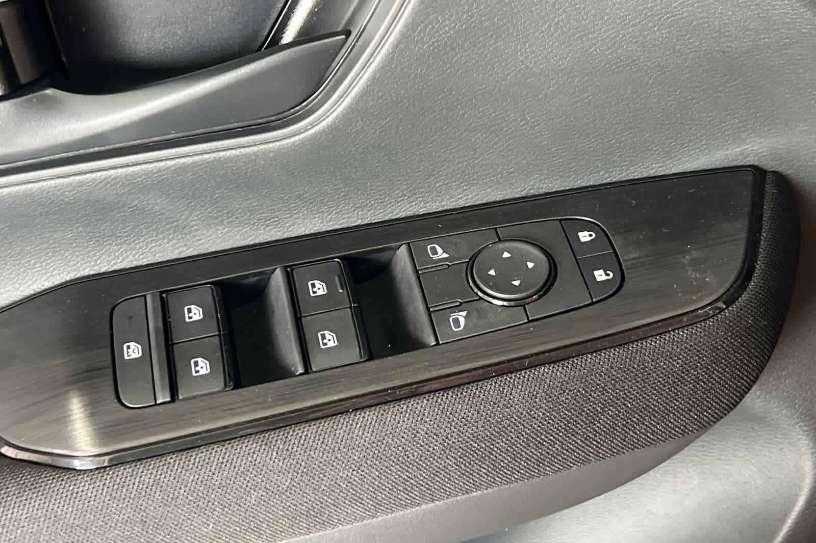 Thumbnail: 2025 Nissan Kicks - 13