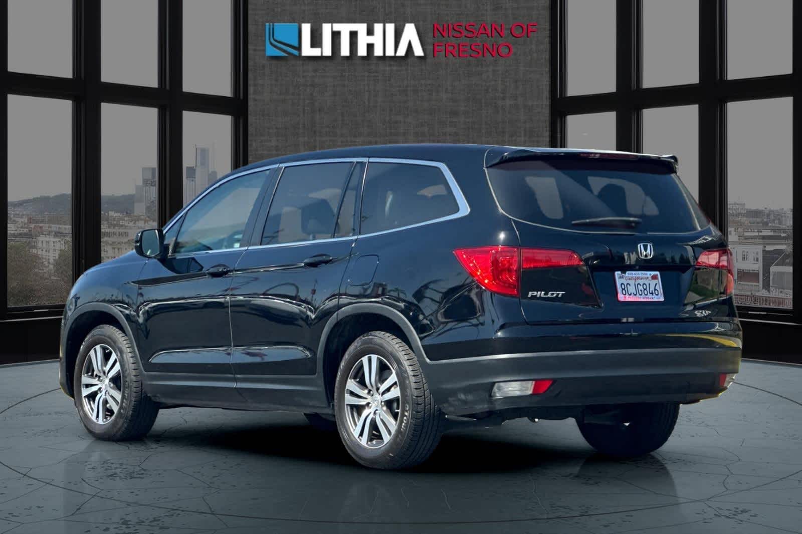 Thumbnail: 2017 Honda Pilot - 6