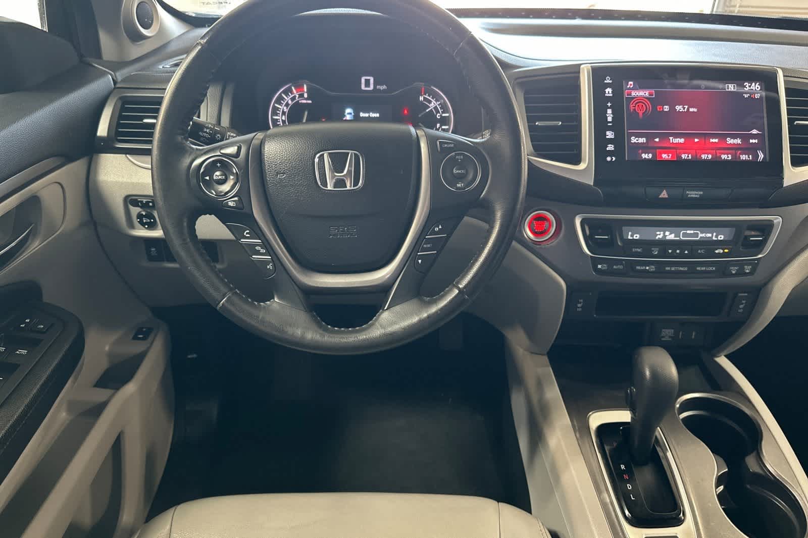 Thumbnail: 2017 Honda Pilot - 14