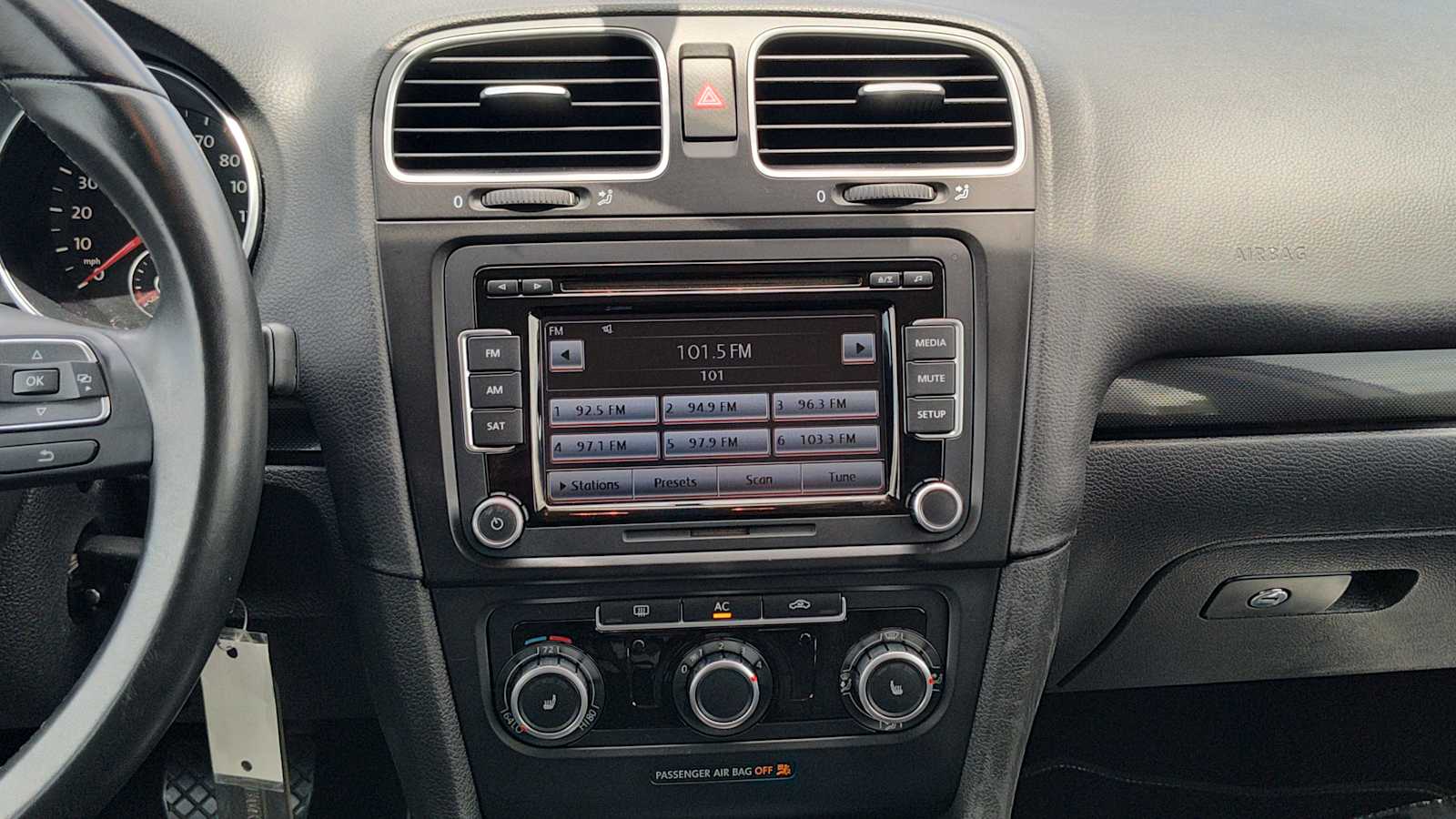 Thumbnail: 2011 Volkswagen Jetta - 16