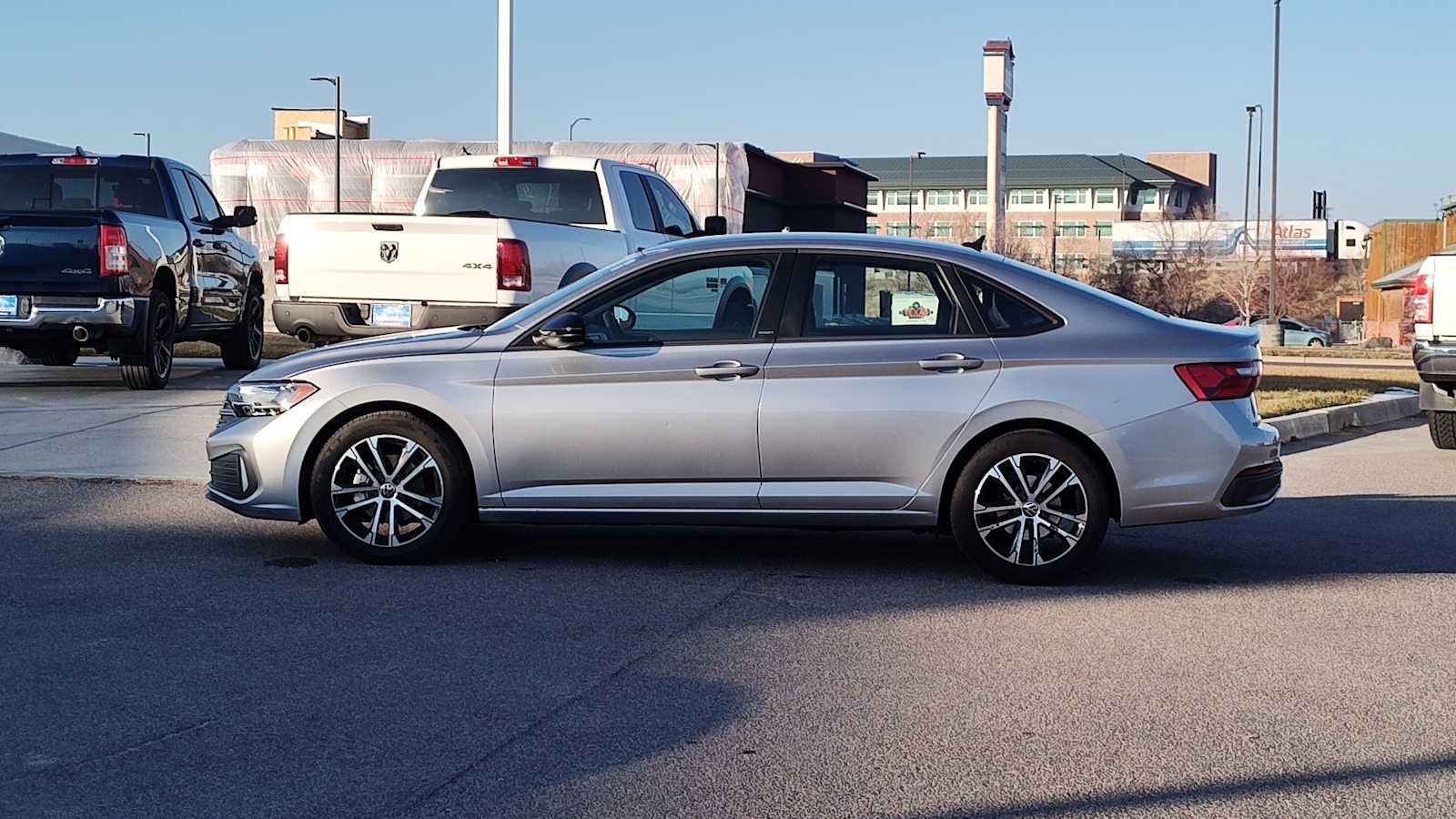 Thumbnail: 2024 Volkswagen Jetta - 3