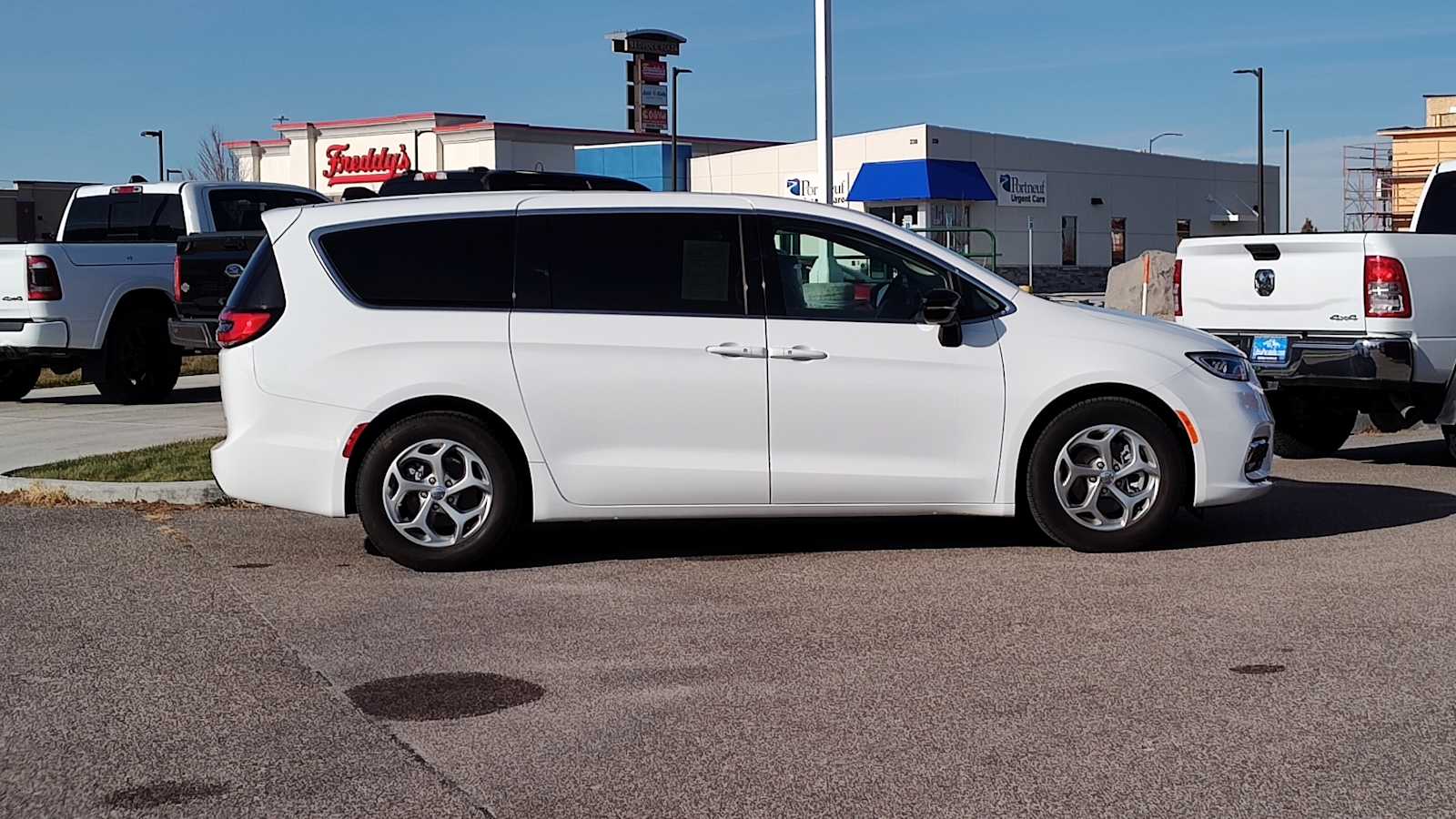 Thumbnail: 2024 Chrysler Pacifica - 26