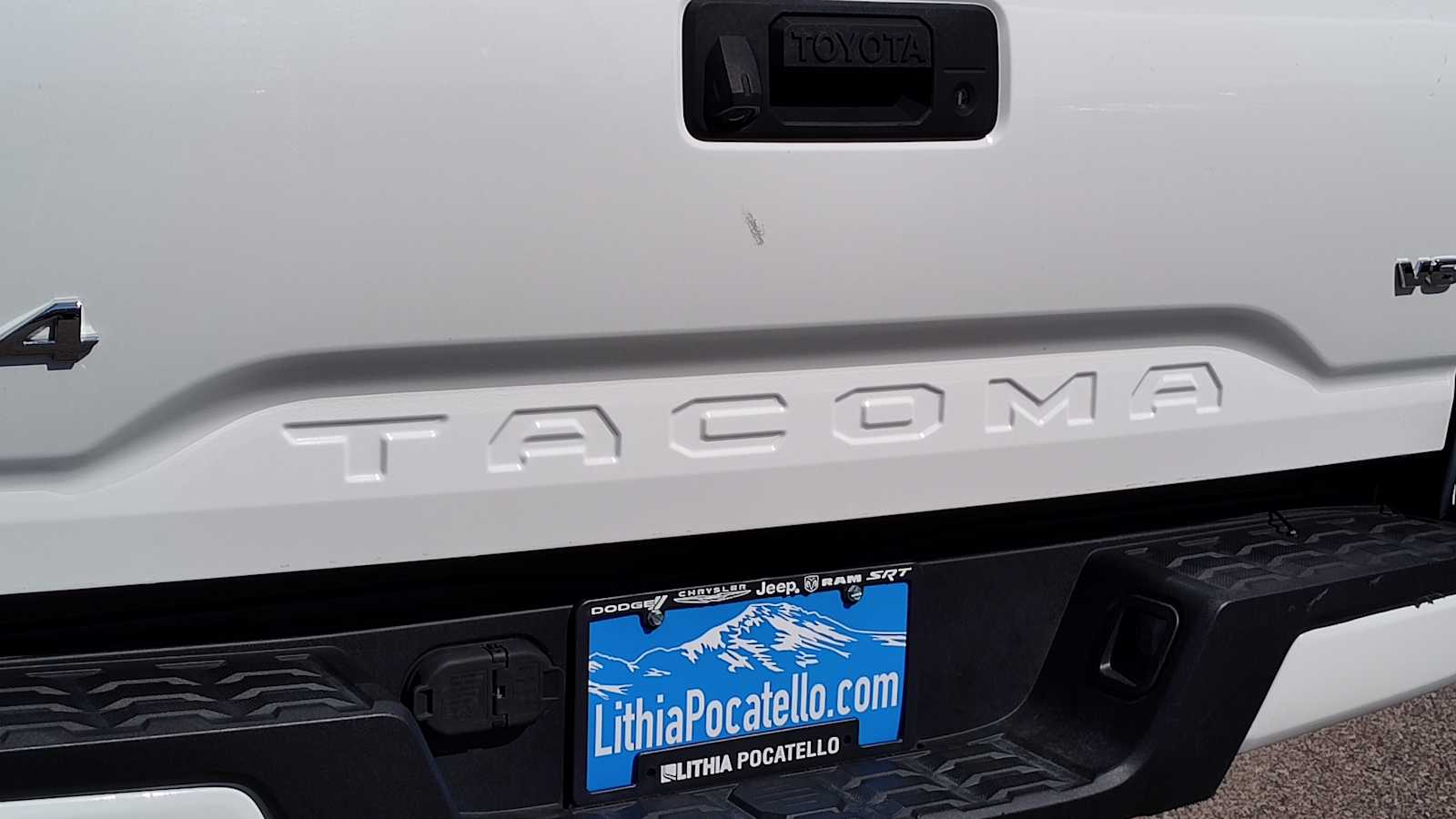 Thumbnail: 2018 Toyota Tacoma - 7