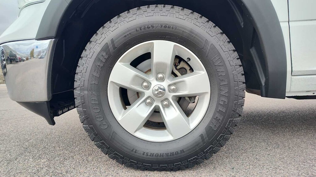 Used 2014 Ram 1500 SLT 5.7L V8 HEMI MDS VVT Truck Quad Cab