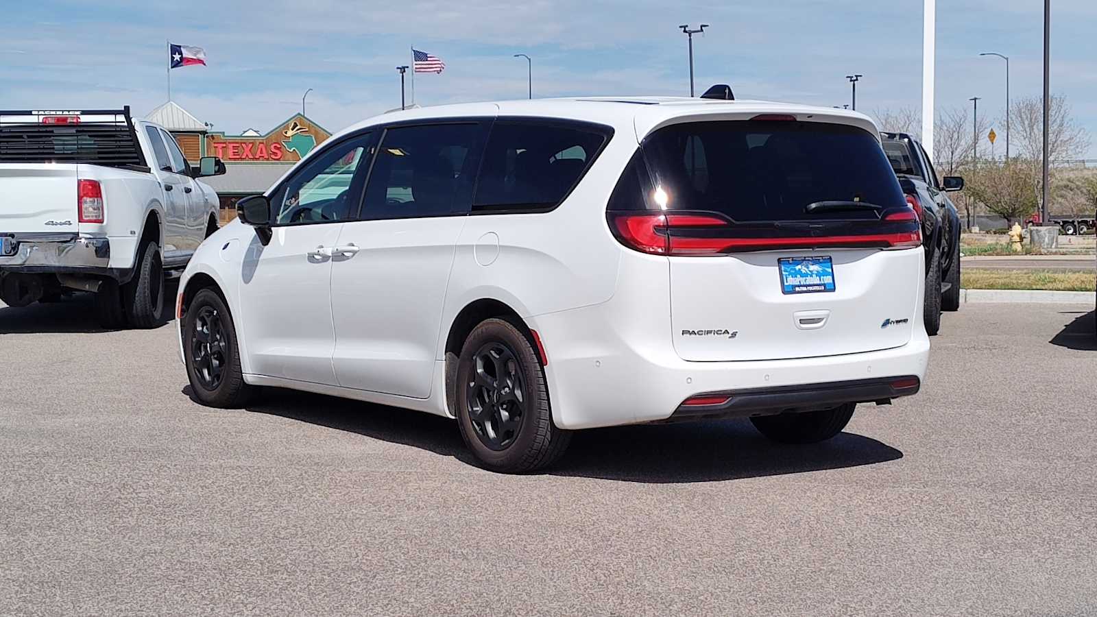 Thumbnail: 2024 Chrysler Pacifica - 4