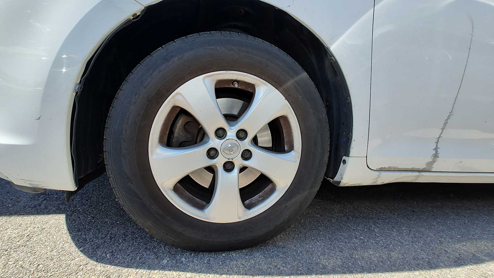 Thumbnail: 2011 Toyota Sienna - 3