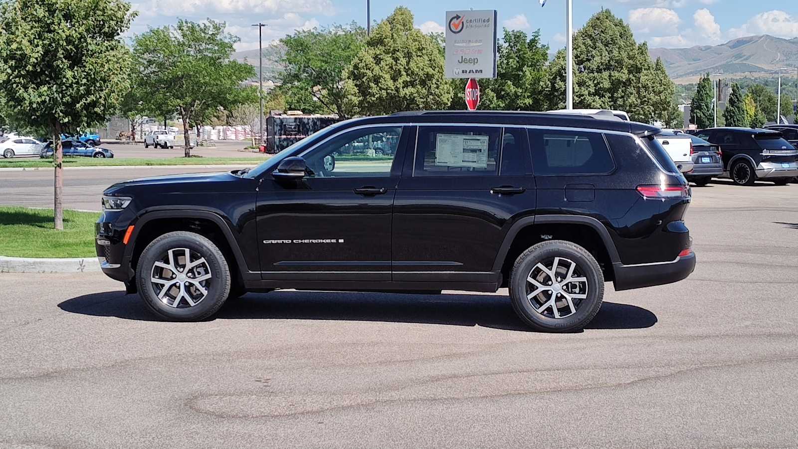 Thumbnail: 2025 Jeep Grand Cherokee - 3