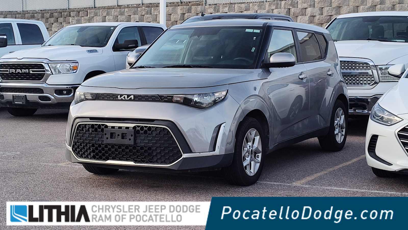 2023 Kia Soul LX's photo