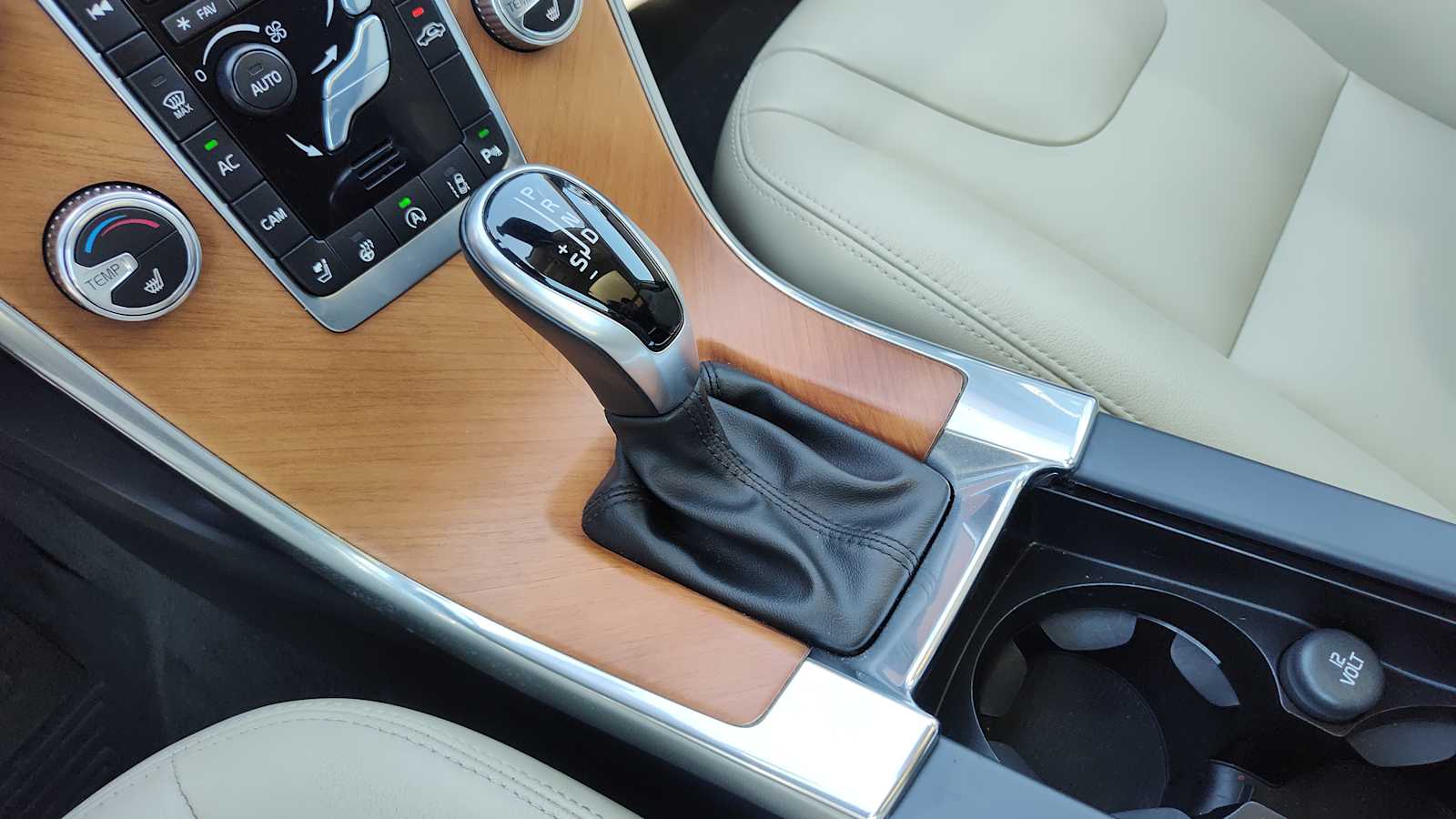 2017 Volvo XC60 T6 Inscription 17