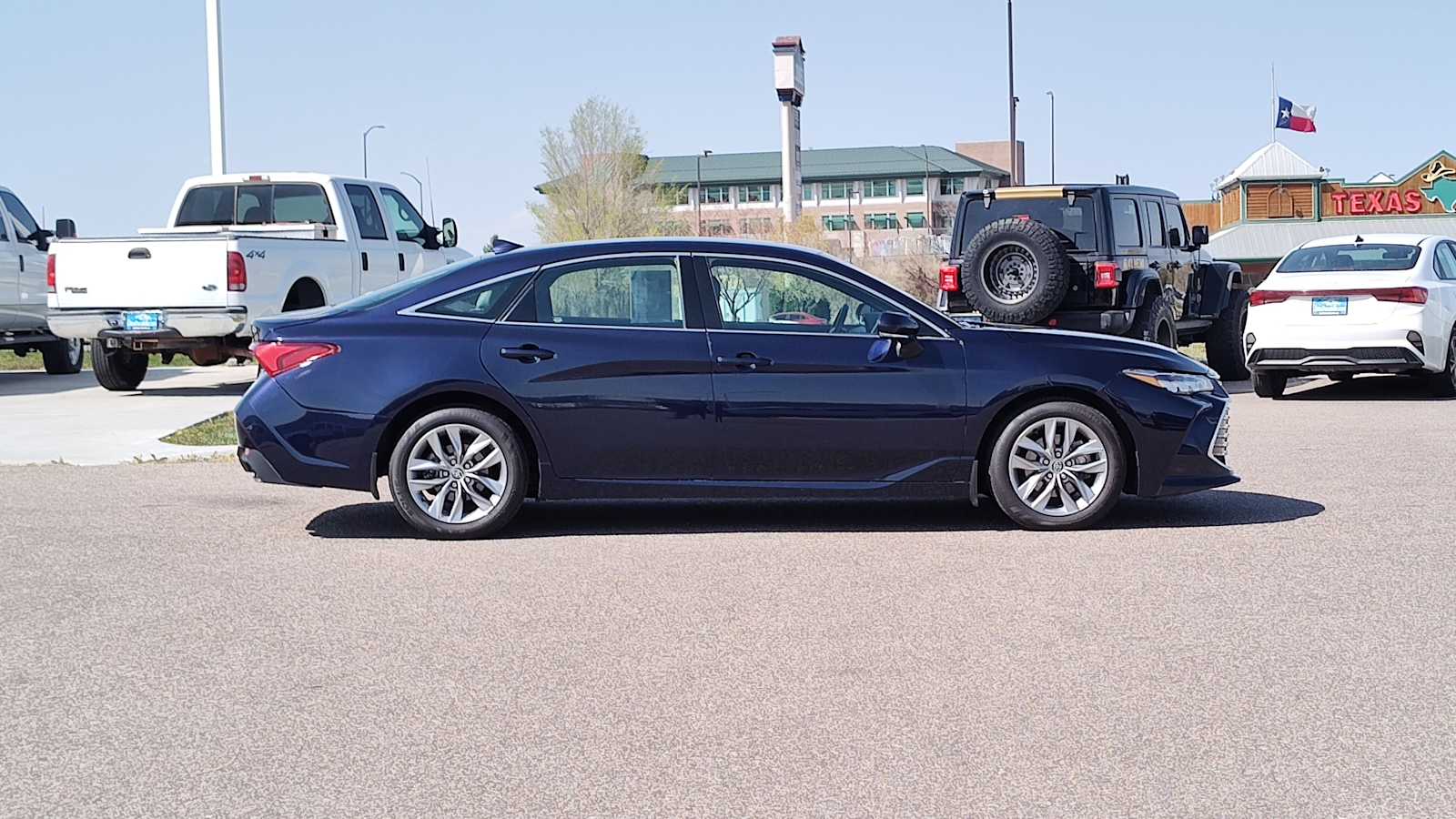 Thumbnail: 2022 Toyota Avalon - 24
