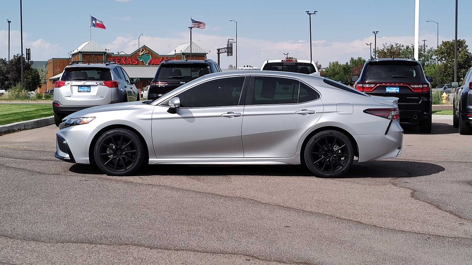 2023 Toyota Camry SE photo 2