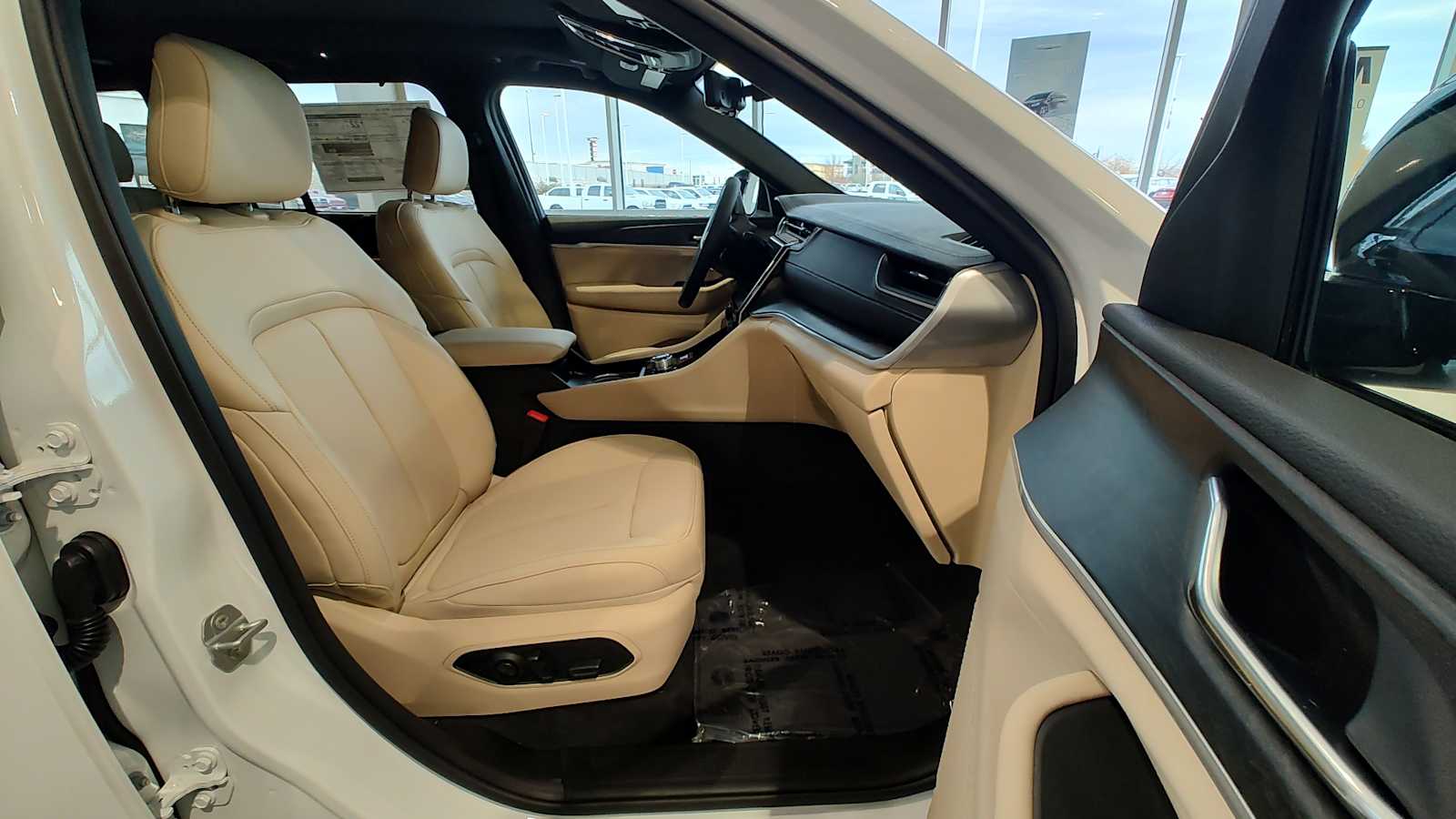 Thumbnail: 2025 Jeep Grand Cherokee - 12