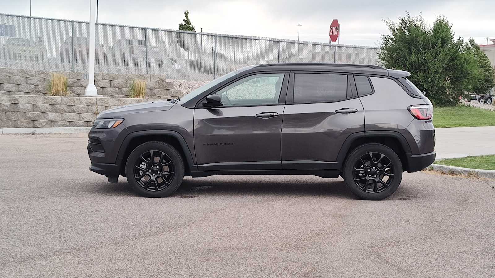 2024 Jeep Compass Latitude photo 3