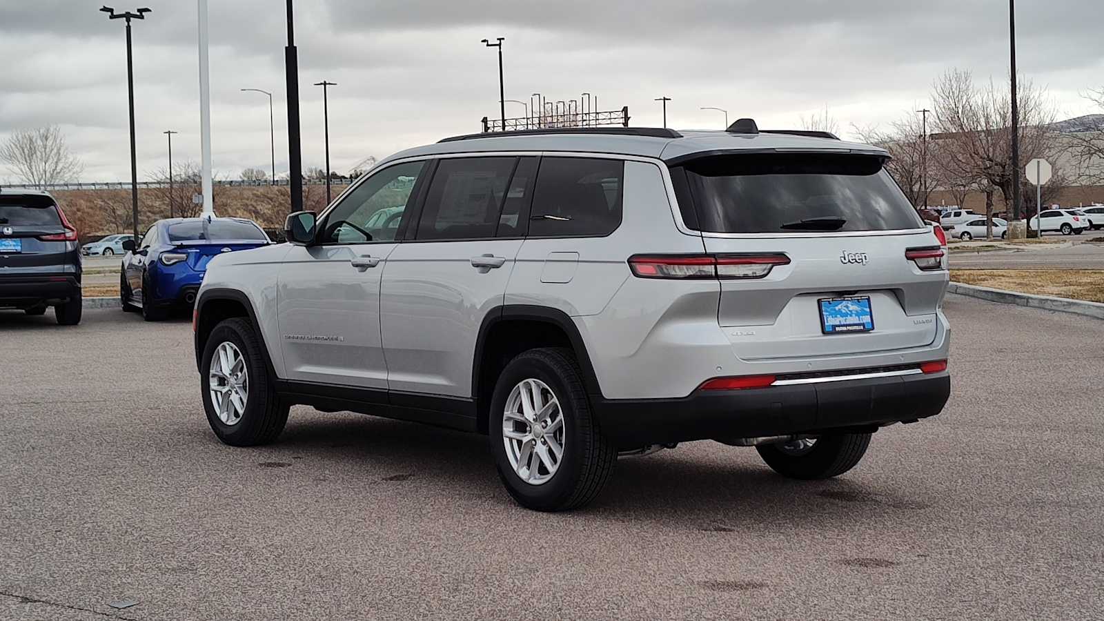 2025 Jeep Grand Cherokee Laredo photo 4