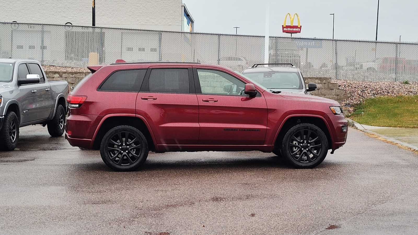 Thumbnail: 2021 Jeep Grand Cherokee - 24