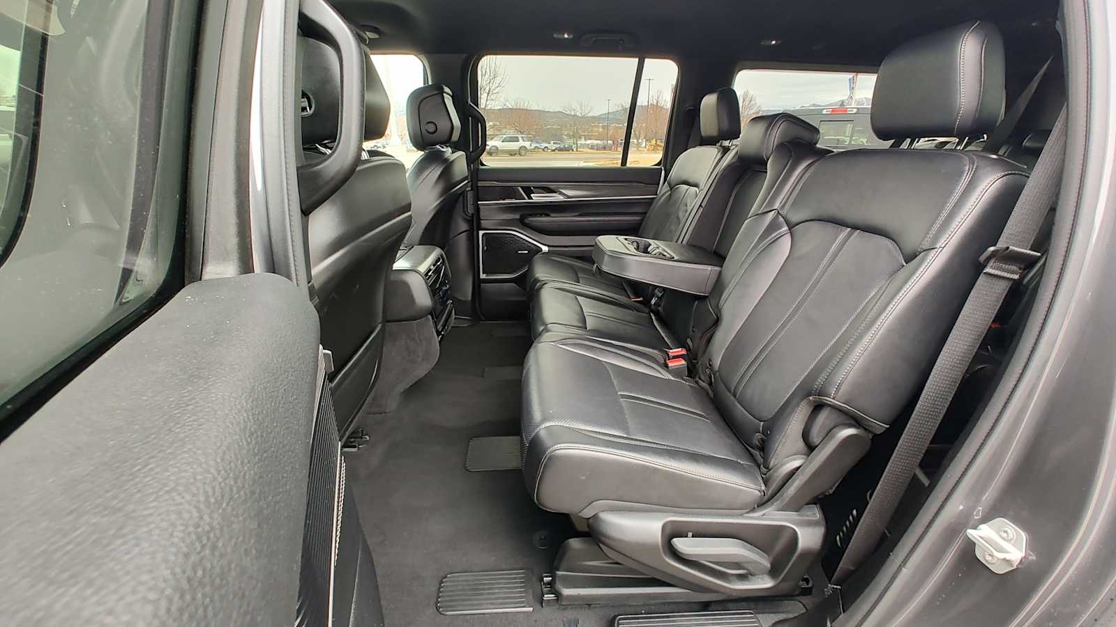 Thumbnail: 2024 Jeep Wagoneer - 13